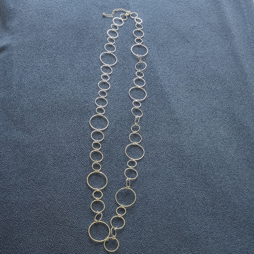 Chic Silver Toned Circle Necklace